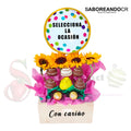 Arreglo frutal con girasoles y fresas con chocolate y globo para cumpleaños costa rica
