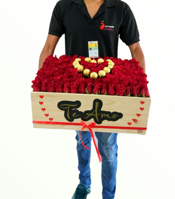 Hermosa caja de madera pino cargado de 120 rosas + 14 chocolates Ferrero rocher y mensaje personalizado en vinil.