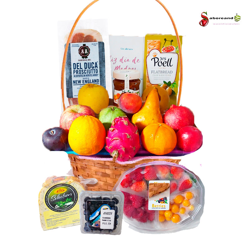 Cesta de frutas exoticas para regalar con queso y fiambres prosciutto