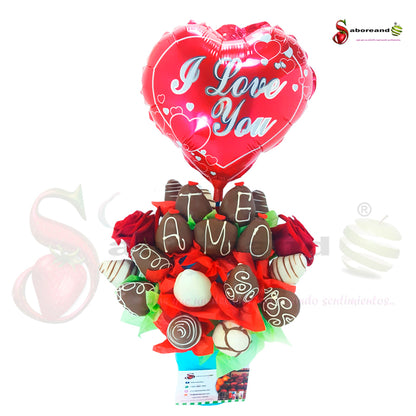Arreglo frutal de fresas con chocolate topping de coco y rosas rojas con globo de amor